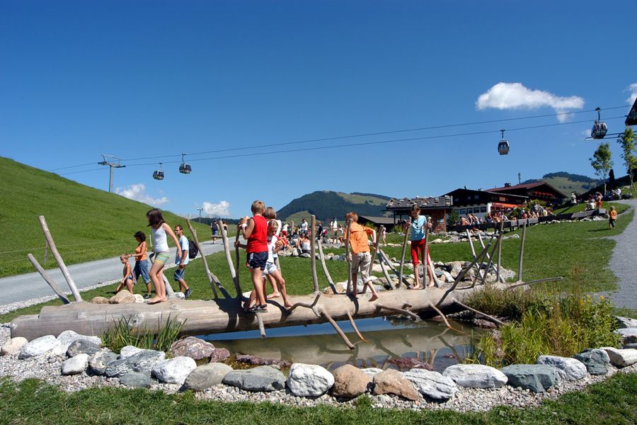 Familienspaß beim Hexenwasser in Söll