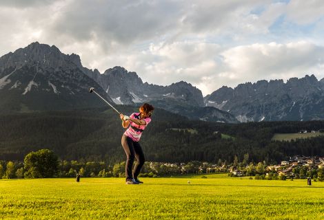 Abschlag am Golfplatz Wilder Kaiser